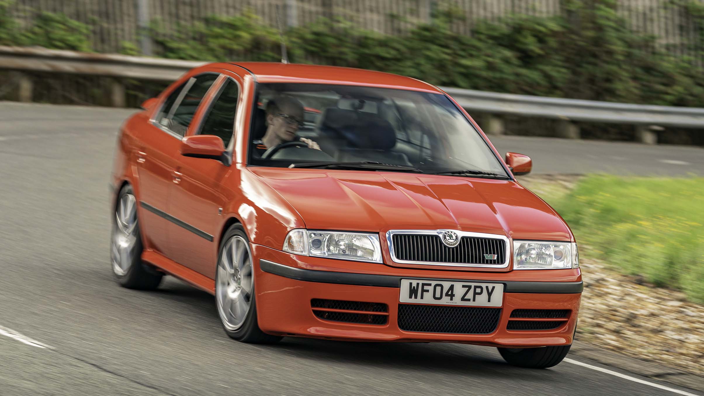 Škoda Octavia vRS exterior front three quarter dynamic