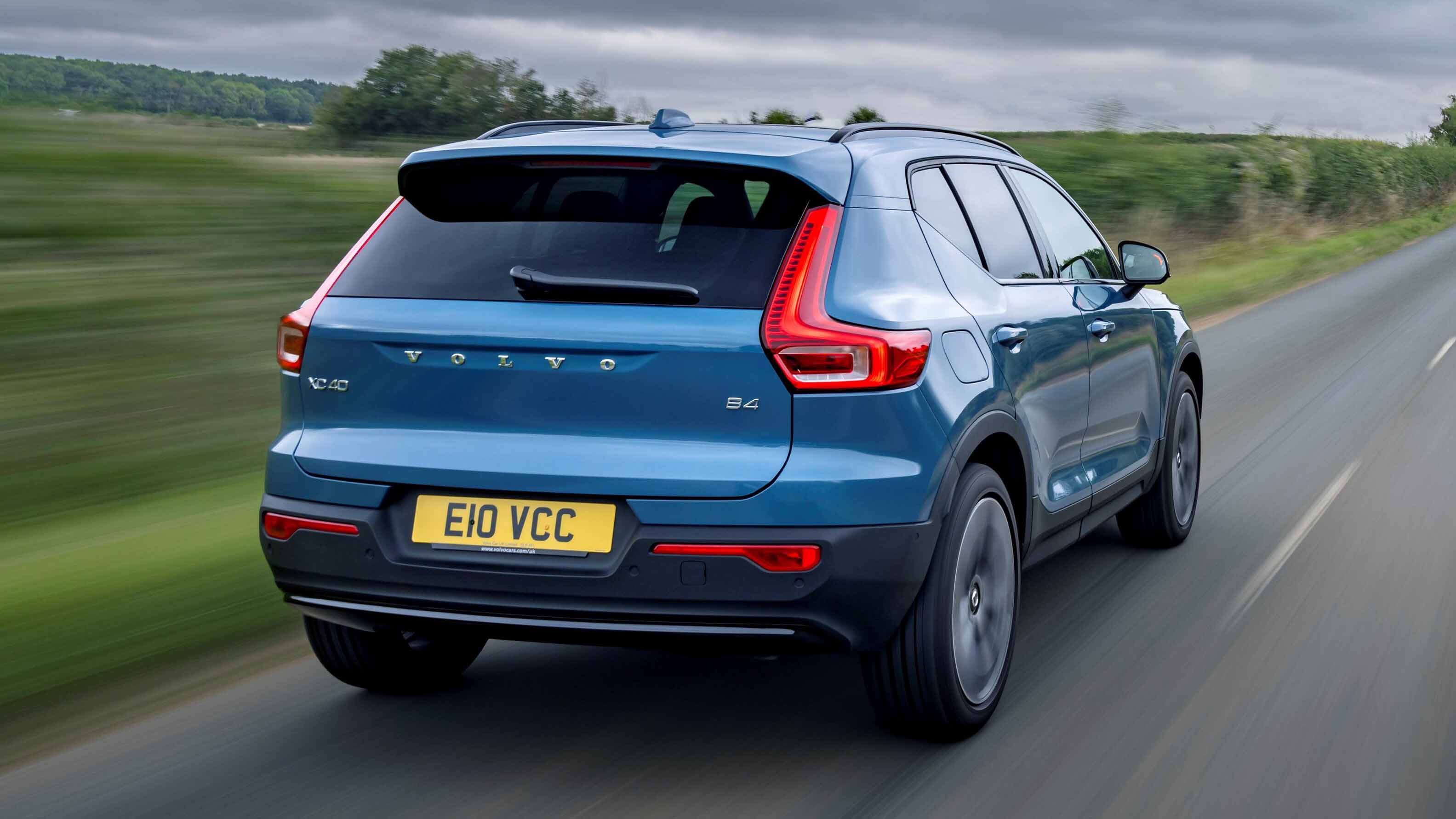 Volvo XC40 exterior rear three quarter dynamic