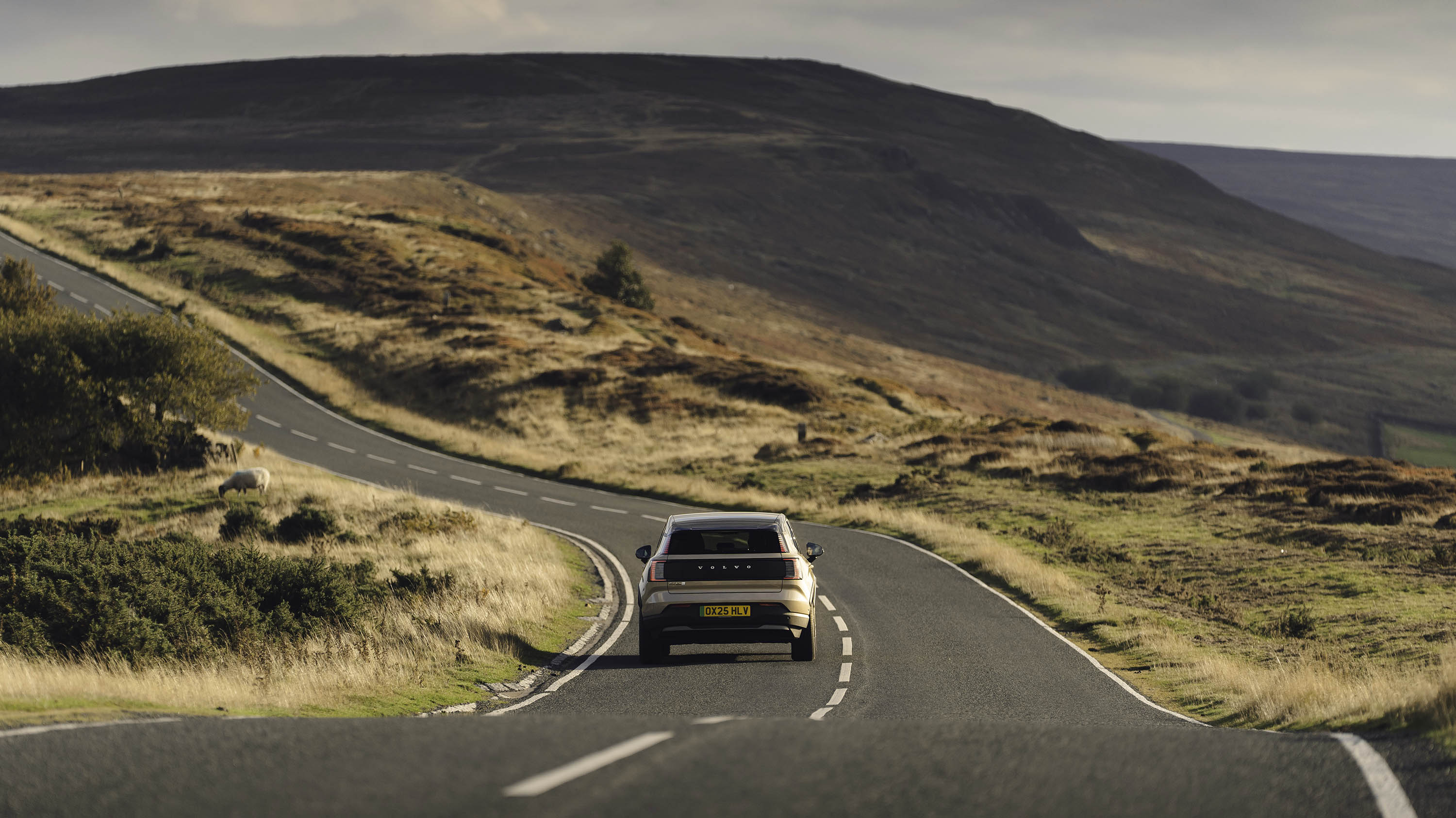 Volvo EX30 Cross Country UK countryside