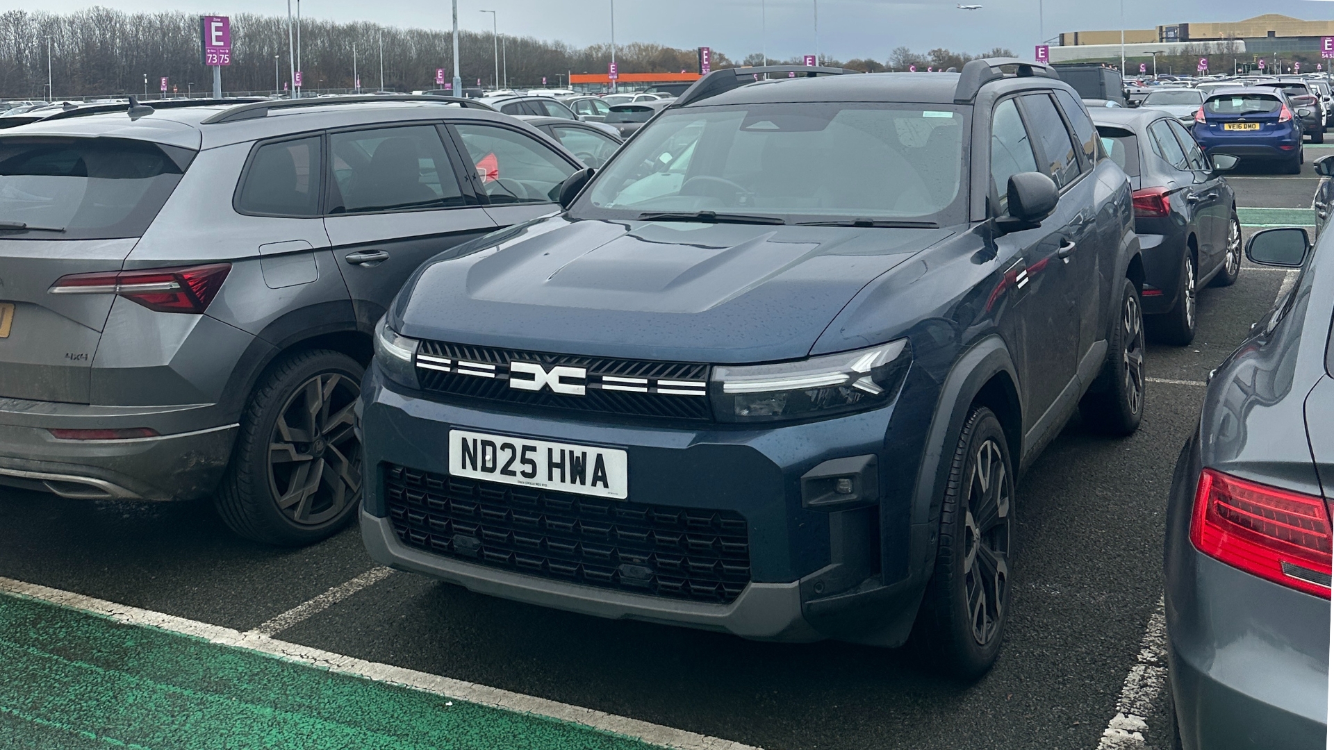 Dacia Bigster parked outside in the carpark