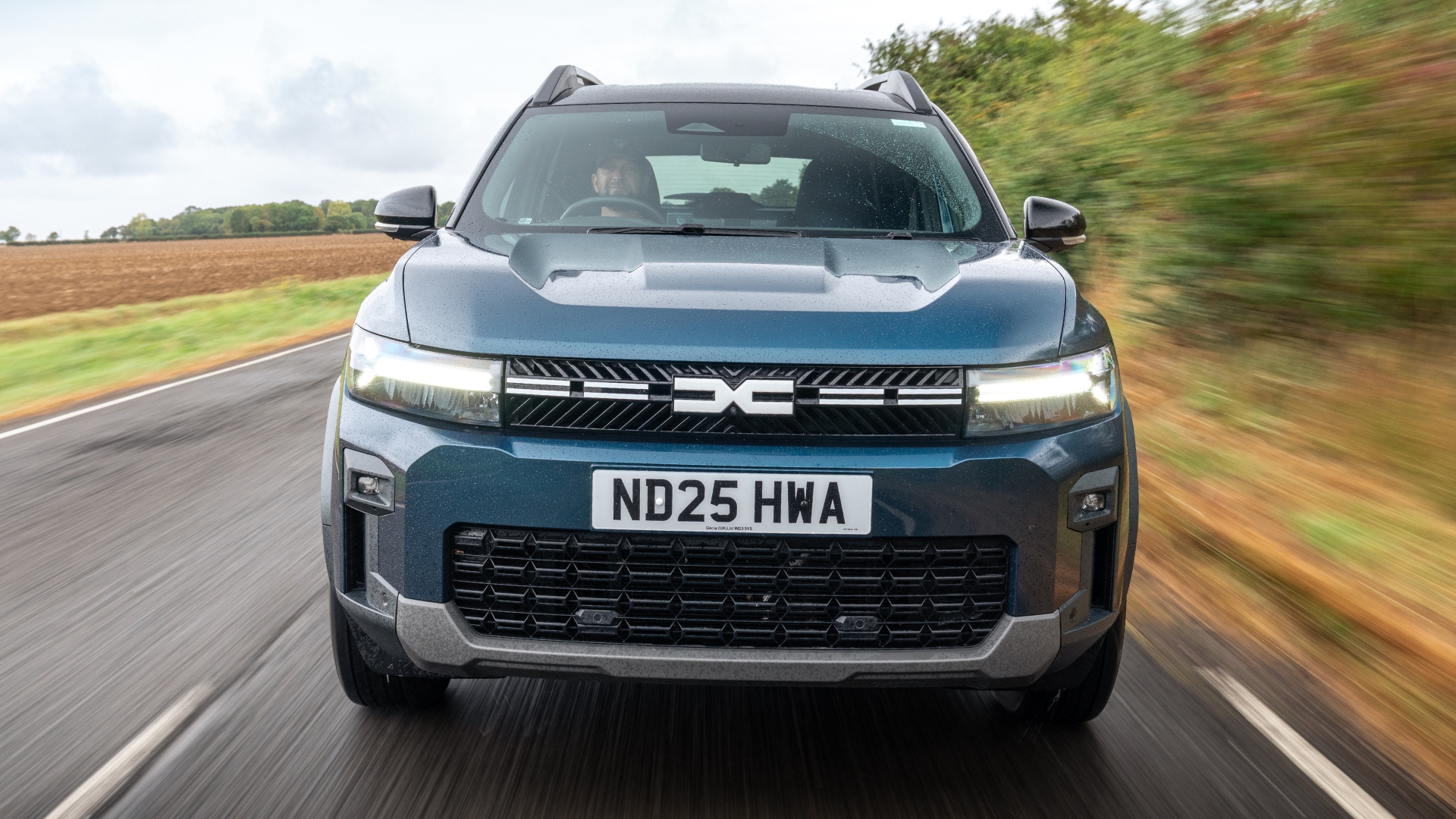 Dacia Bigster driving on a road