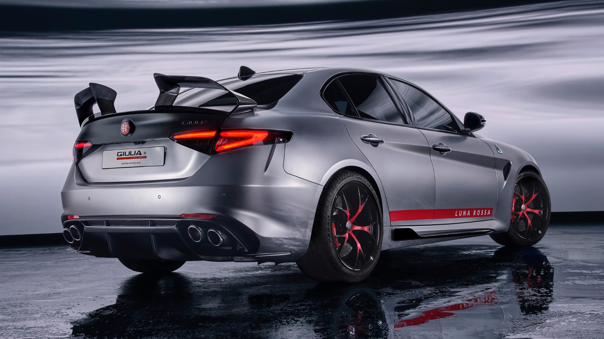 Giulia Luna Rossa pictured from the back