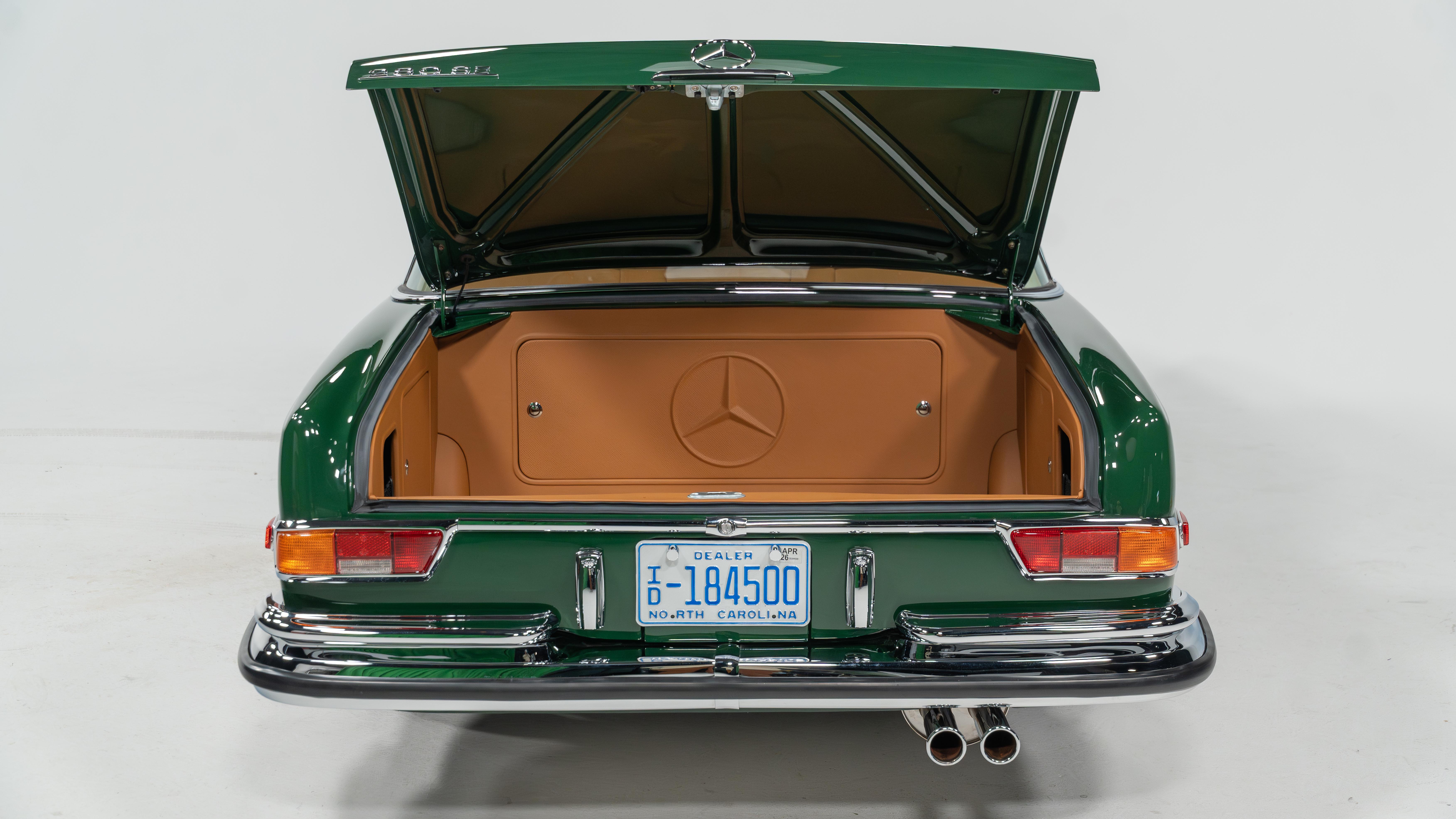 Mercedes-Benz 280SE Retro Designs