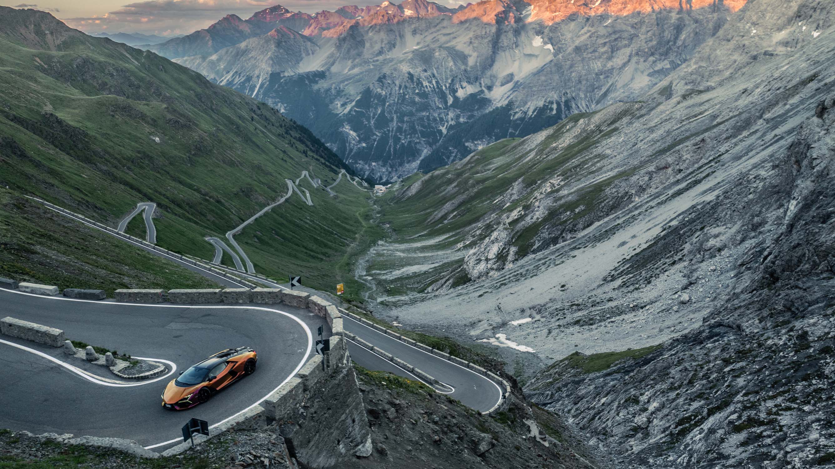 Countach vs Revuelto on the Stelvio Pass